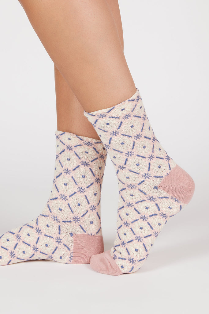 Dusty pink and blue floral diamond grid socks_1