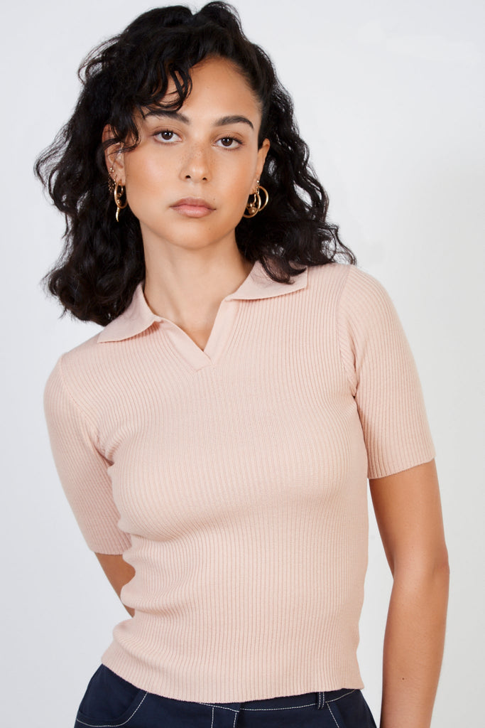 Dusty pink ribbed collar knit tee_1