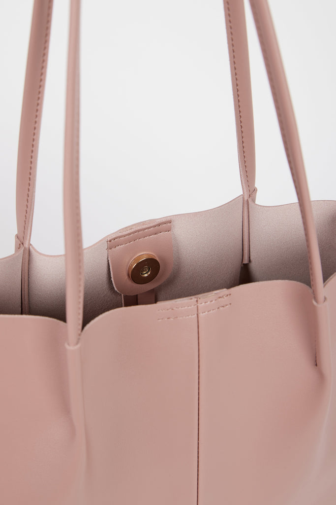 Dusty pink vegan leather pinched strap tote bag_3