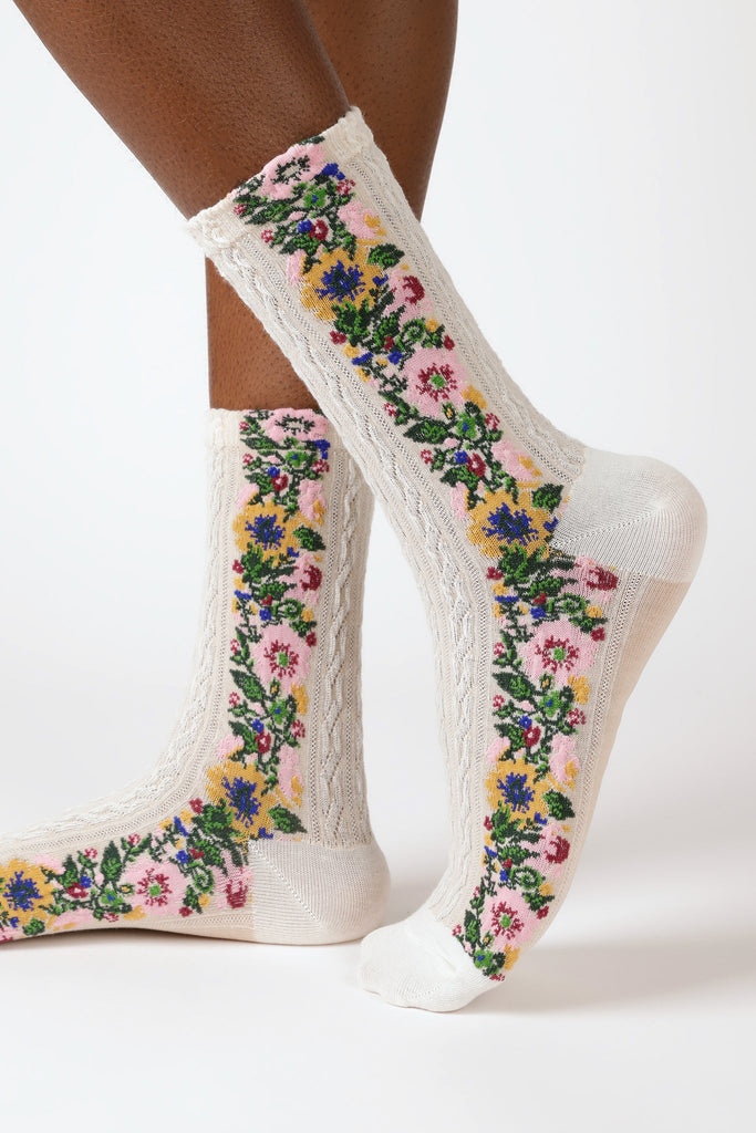 White textured floral strip socks_1
