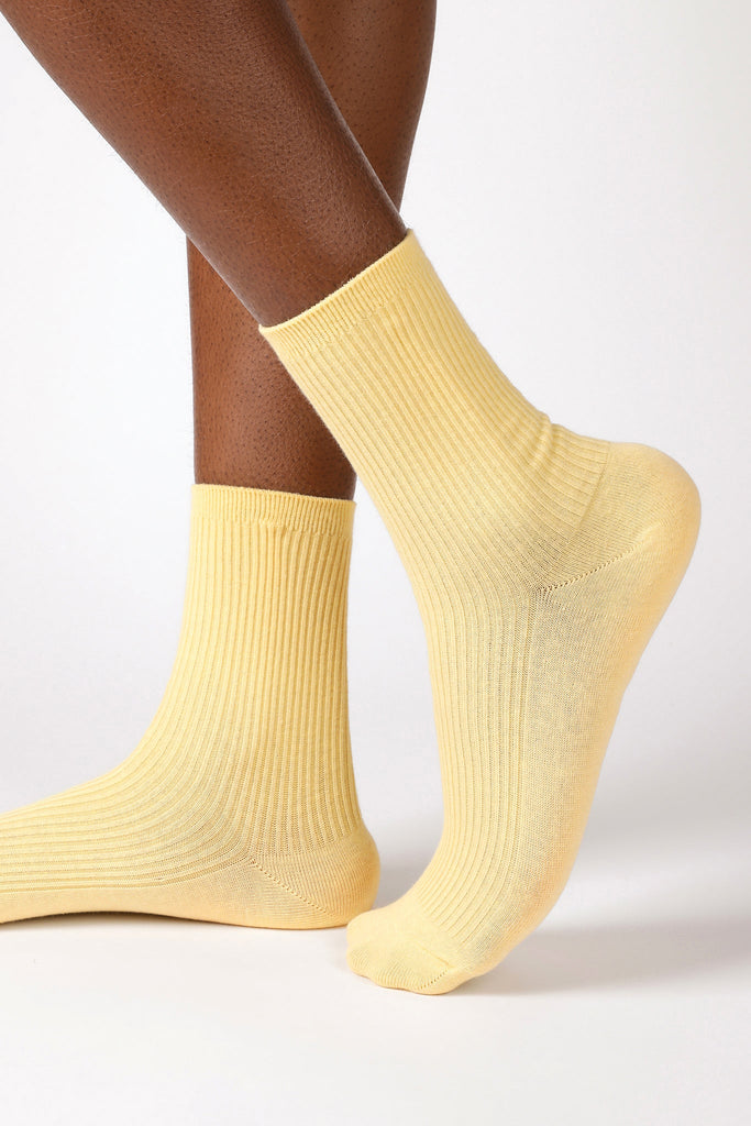 Pale yellow classic ribbed socks_1