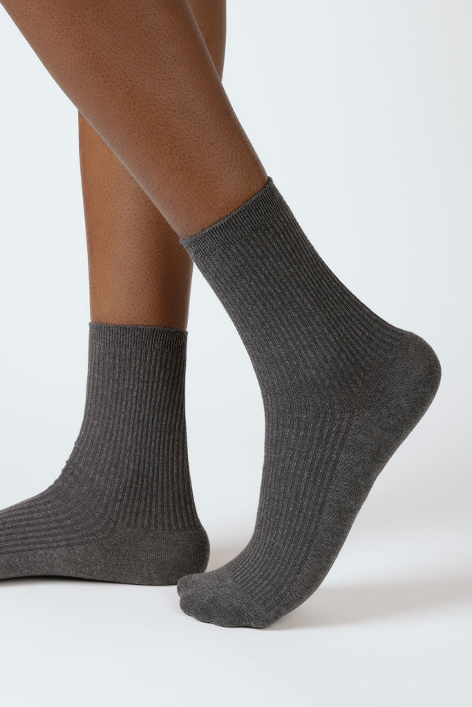 Charcoal classic ribbed socks_1