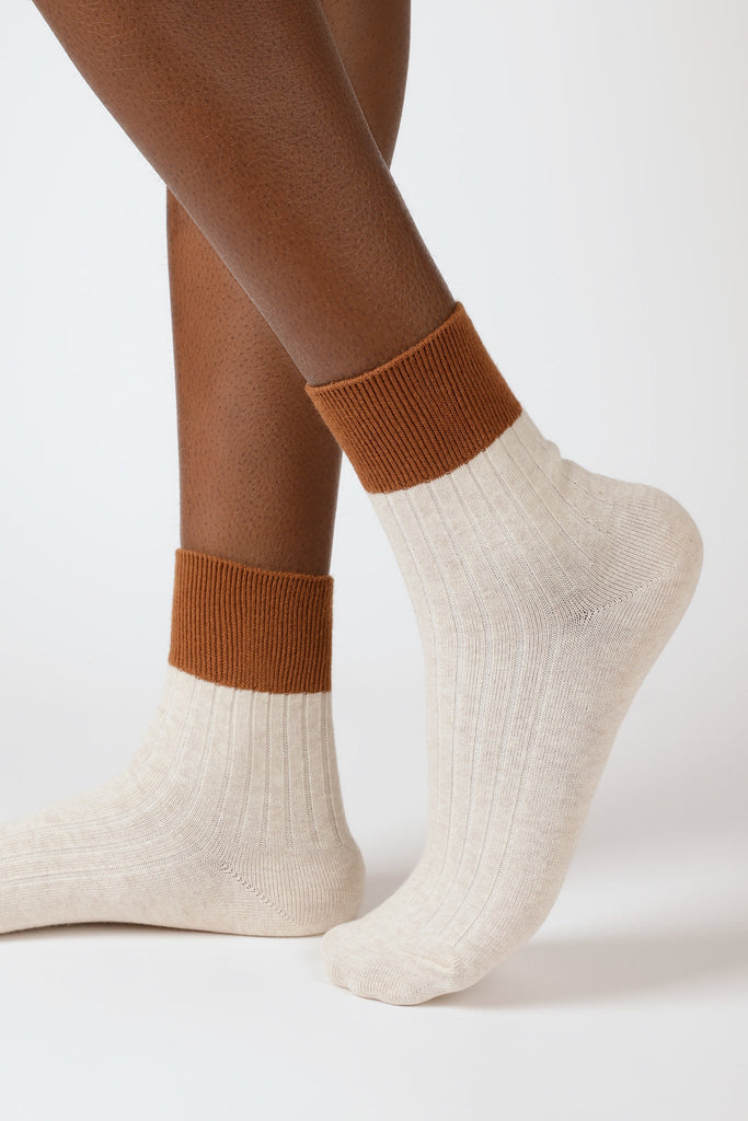 Oatmeal and brown candy colourblock socks_1