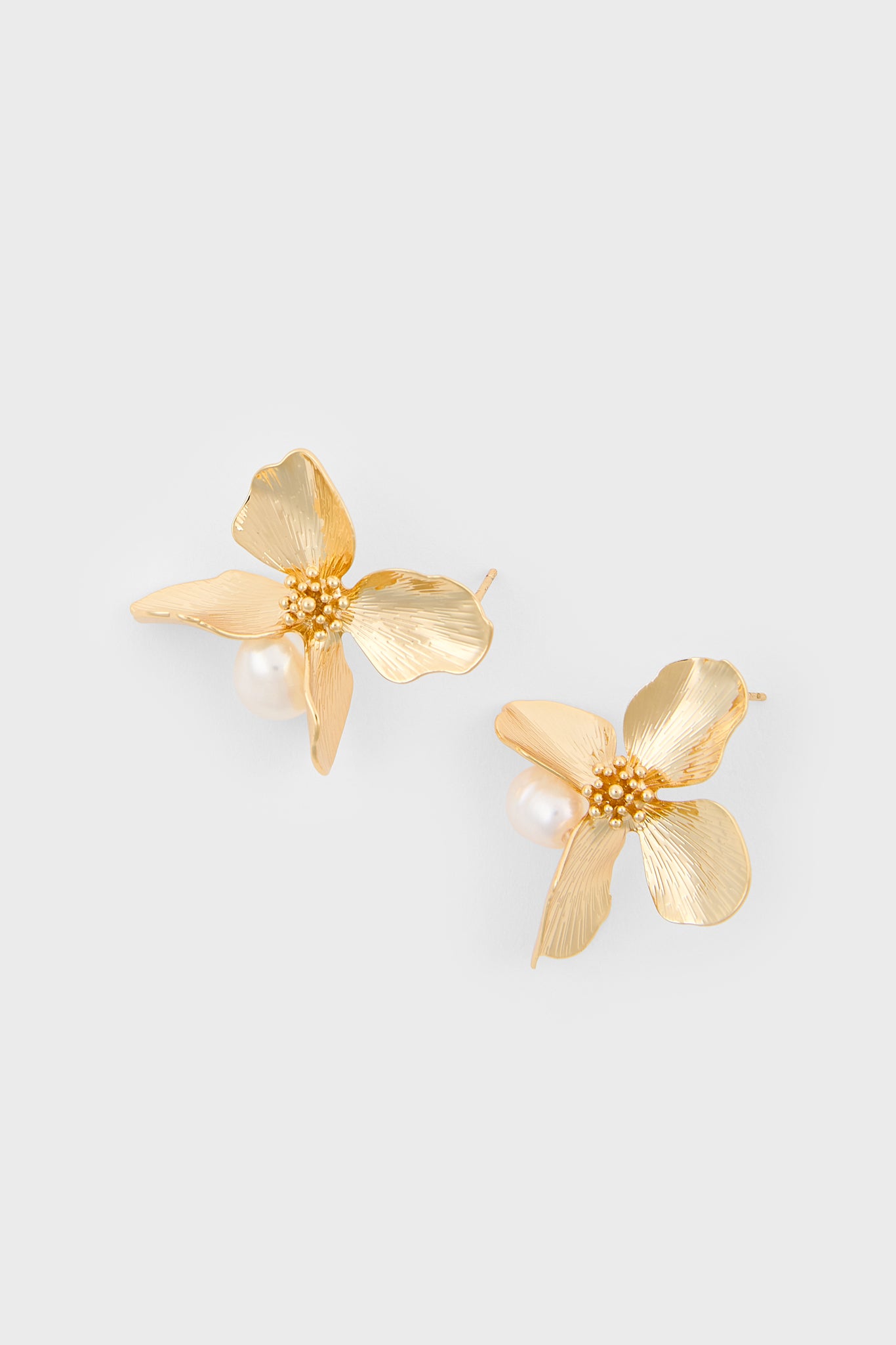 Gold sharp flower petal single pearl earrings_1