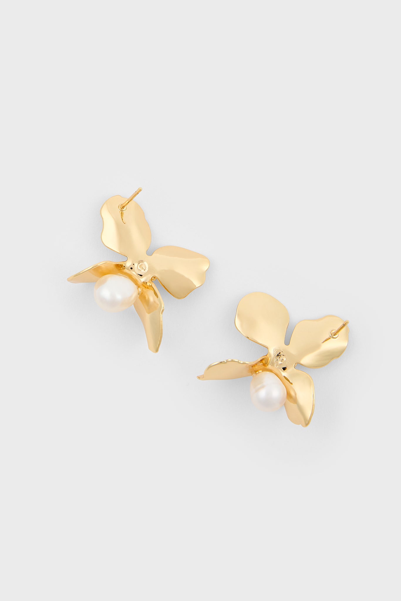 Gold sharp flower petal single pearl earrings_2