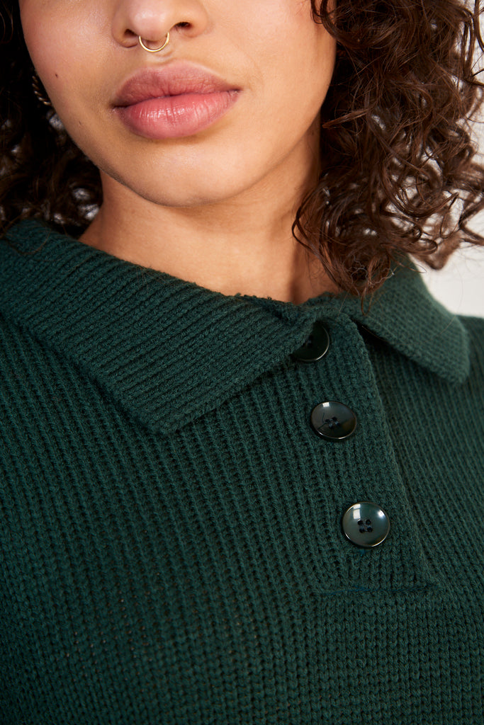 Green button neck cropped wide jumper_4