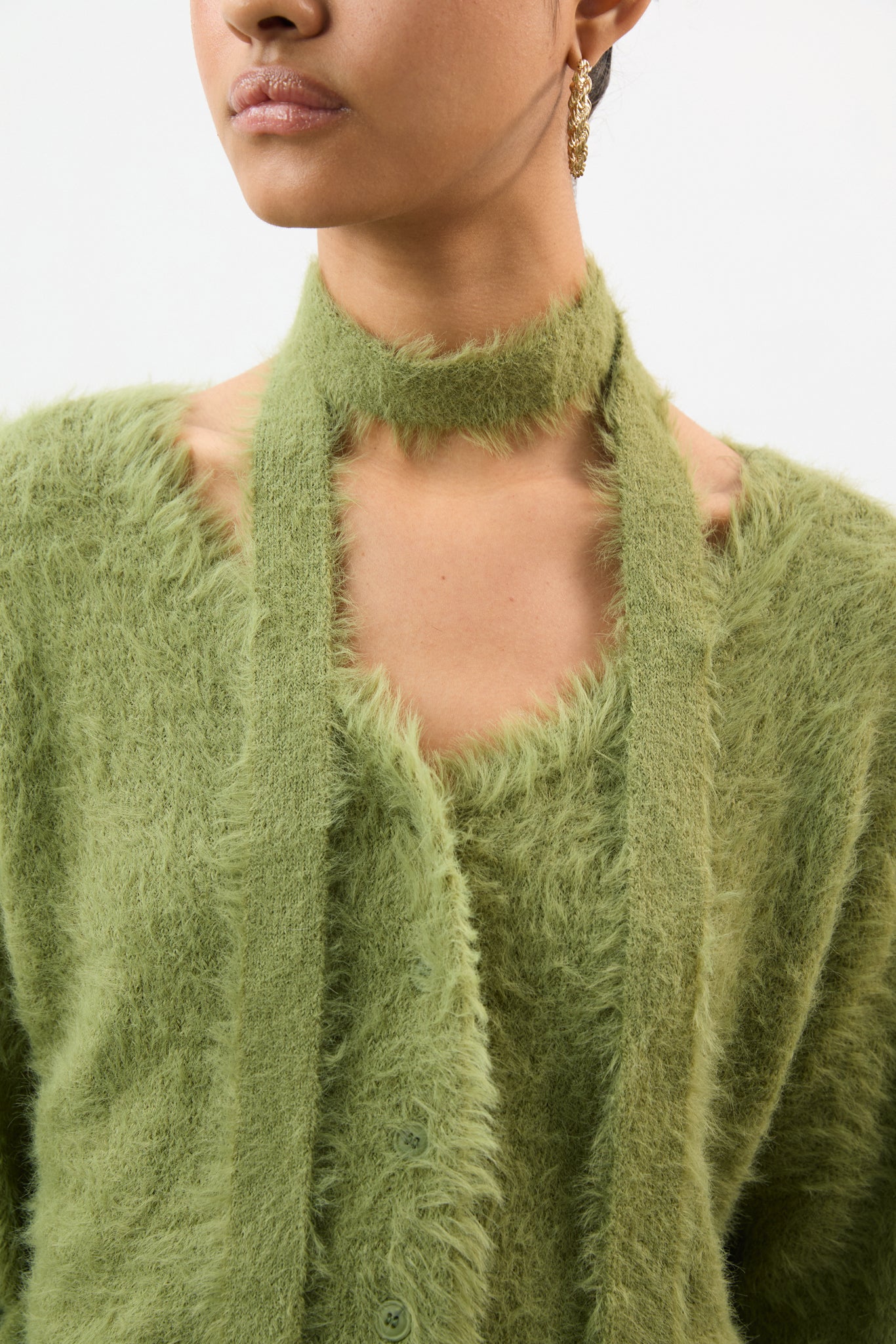 Green fuzzy cardigan with skinny scarf_3