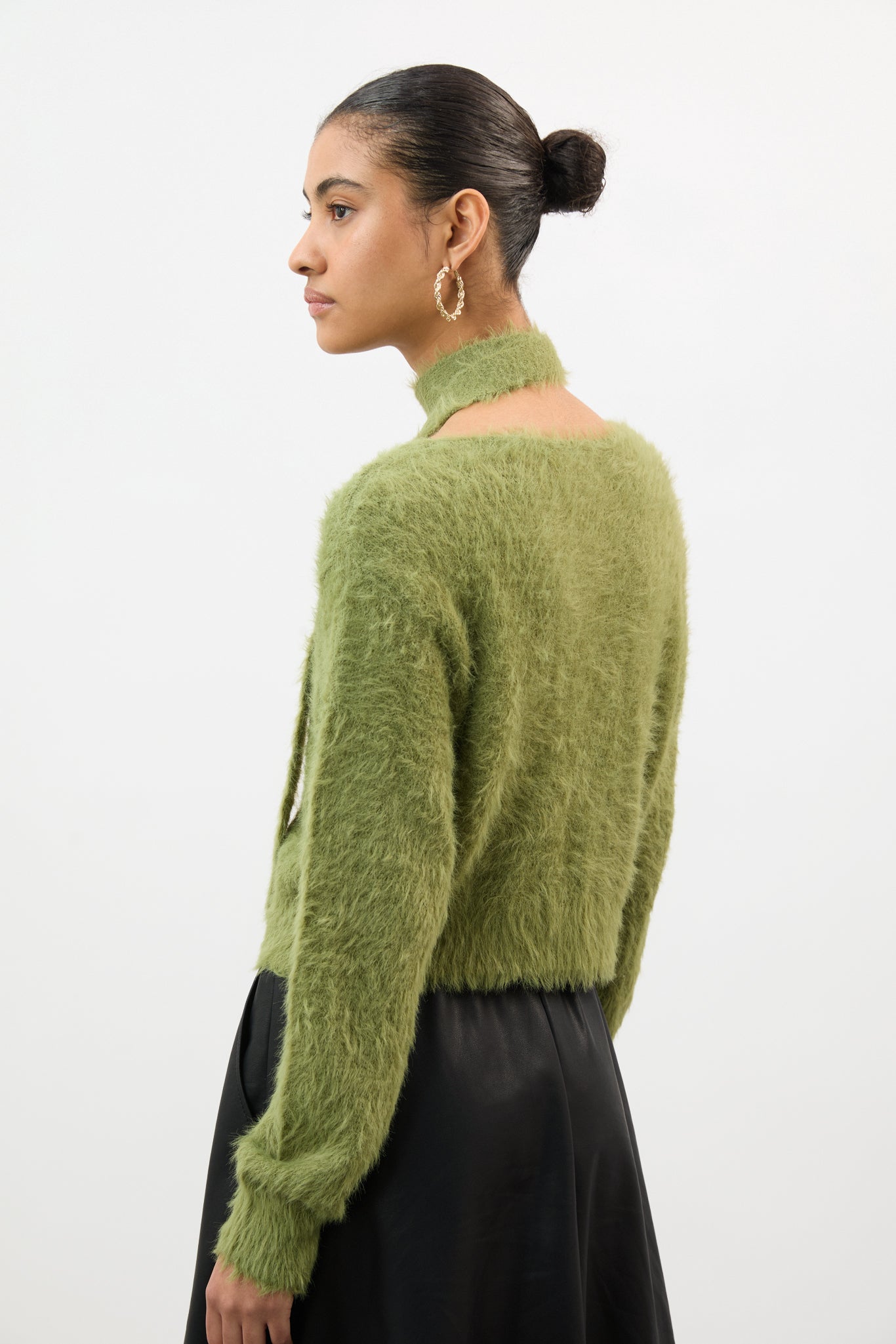 Green fuzzy cardigan with skinny scarf_2