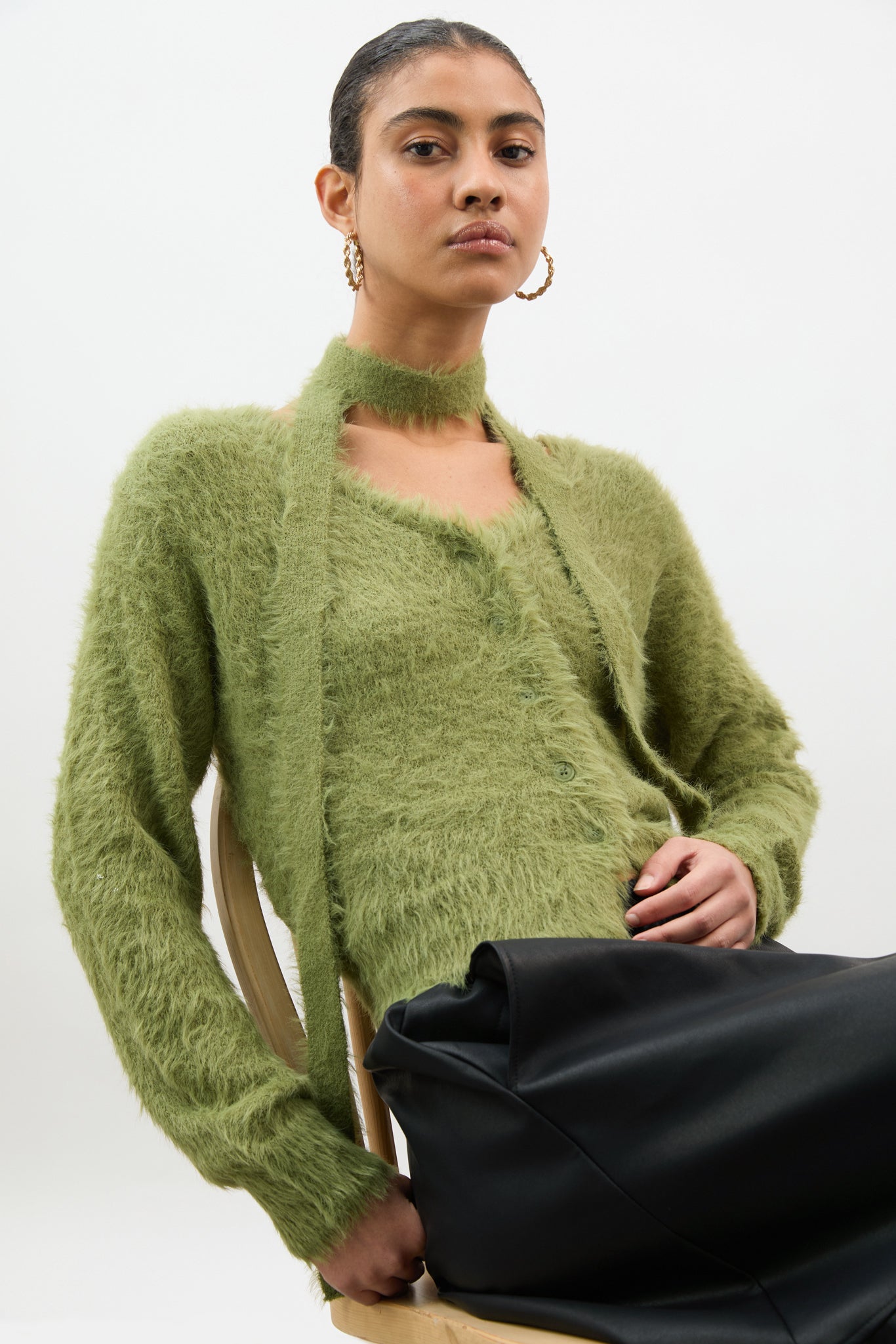 Green fuzzy cardigan with skinny scarf_5