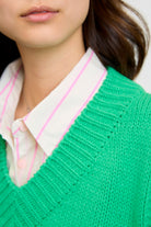 Green wide trim V neck sweater vest_3