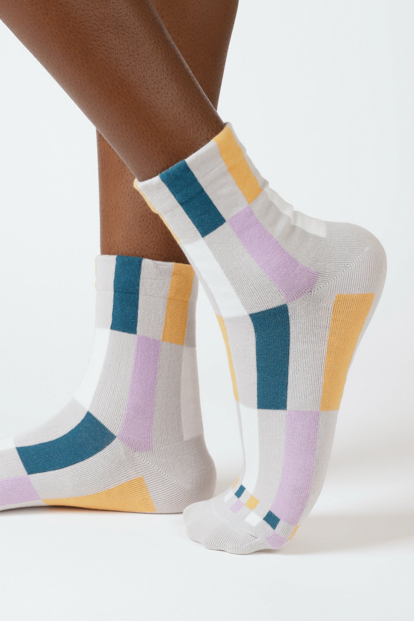 Grey bright rectangles socks_1