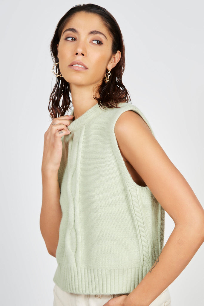 Green cableknit sweater vest_2