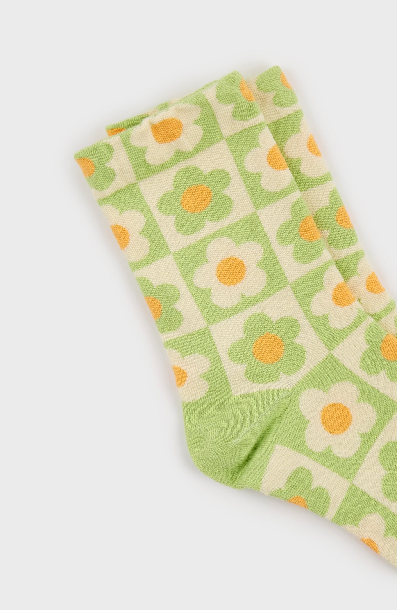 Green daisy checkered socks