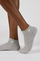 Grey and white metallic flower ankle socks_1