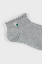 Grey and white metallic flower ankle socks_4