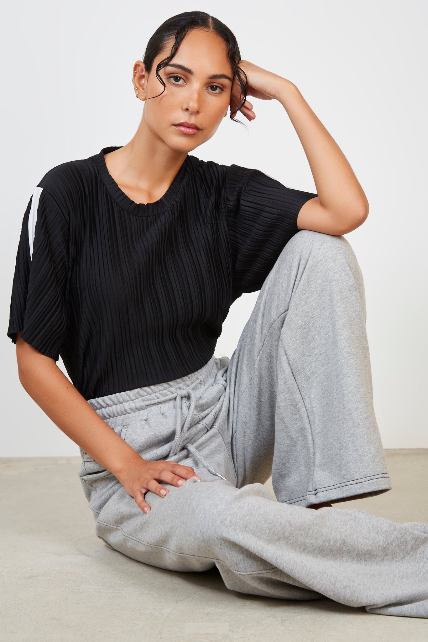 Grey contrast stitch wide leg sweat pants