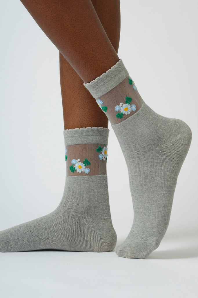 Grey sheer ankle daisy socks_1