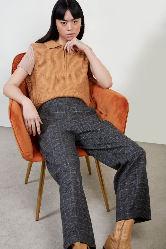Grey smart checked wide leg trousers_5