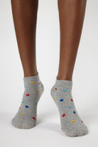 Grey tiny smiley face ankle socks_1