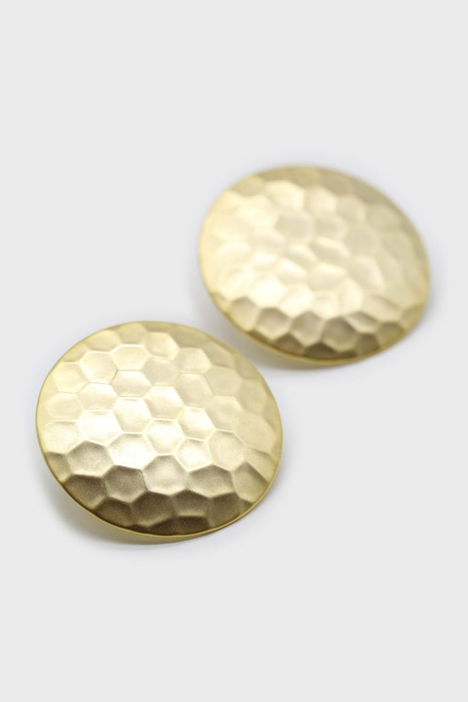 Gold hammered circle earrings_1