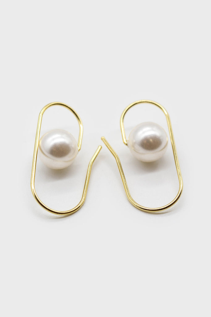 Gold paper clip pearl earrings_1