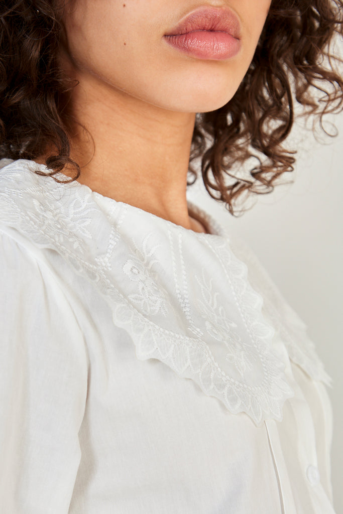 Ivory embroidered floral giant collar blouse_4