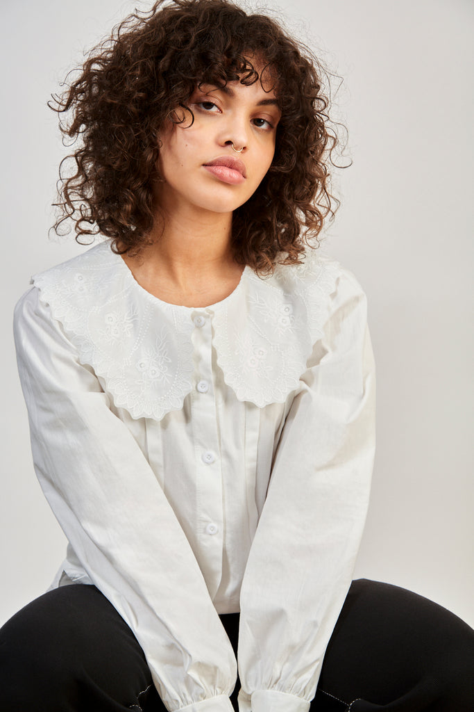 Ivory embroidered floral giant collar blouse_6