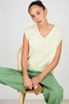 Ivory flecked wool blend V neck sweater vest_5