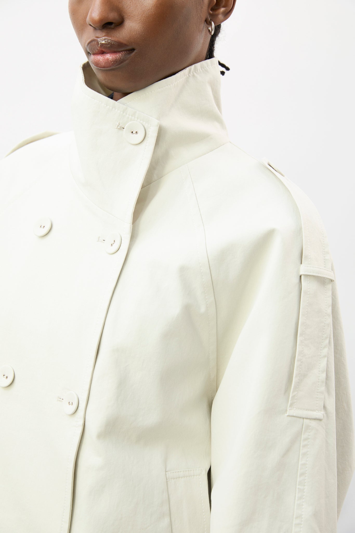 Ivory funnel neck cropped trench coat_4