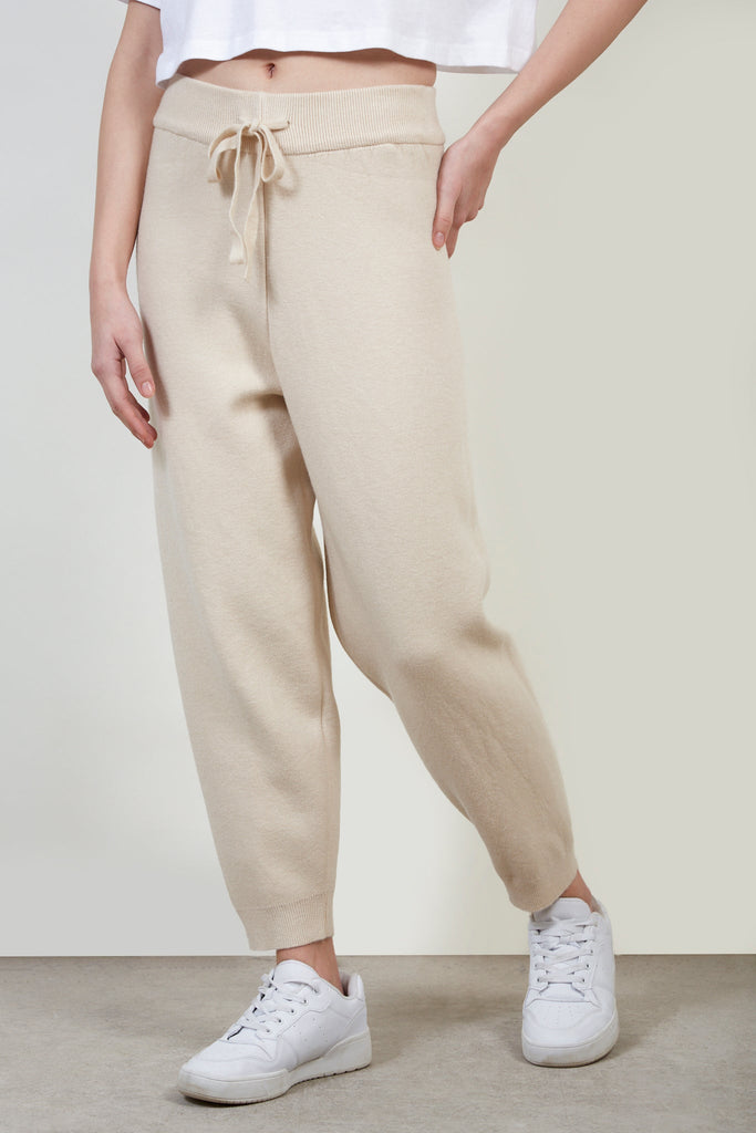 Ivory fuzzy lined thick knit tapered trousers_1