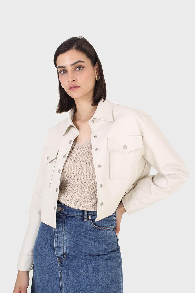 Ivory vegan leather cropped shirt jacket_5