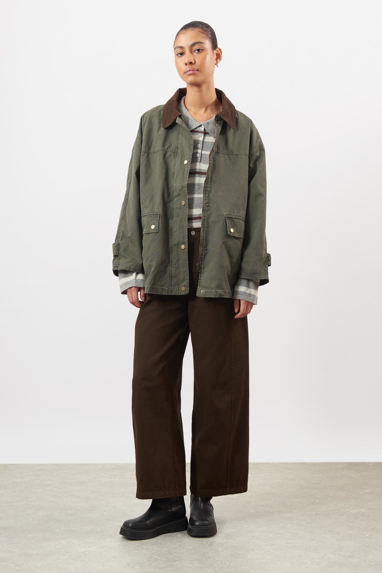 Khaki and brown contrast cord collar large pocket jacket_5