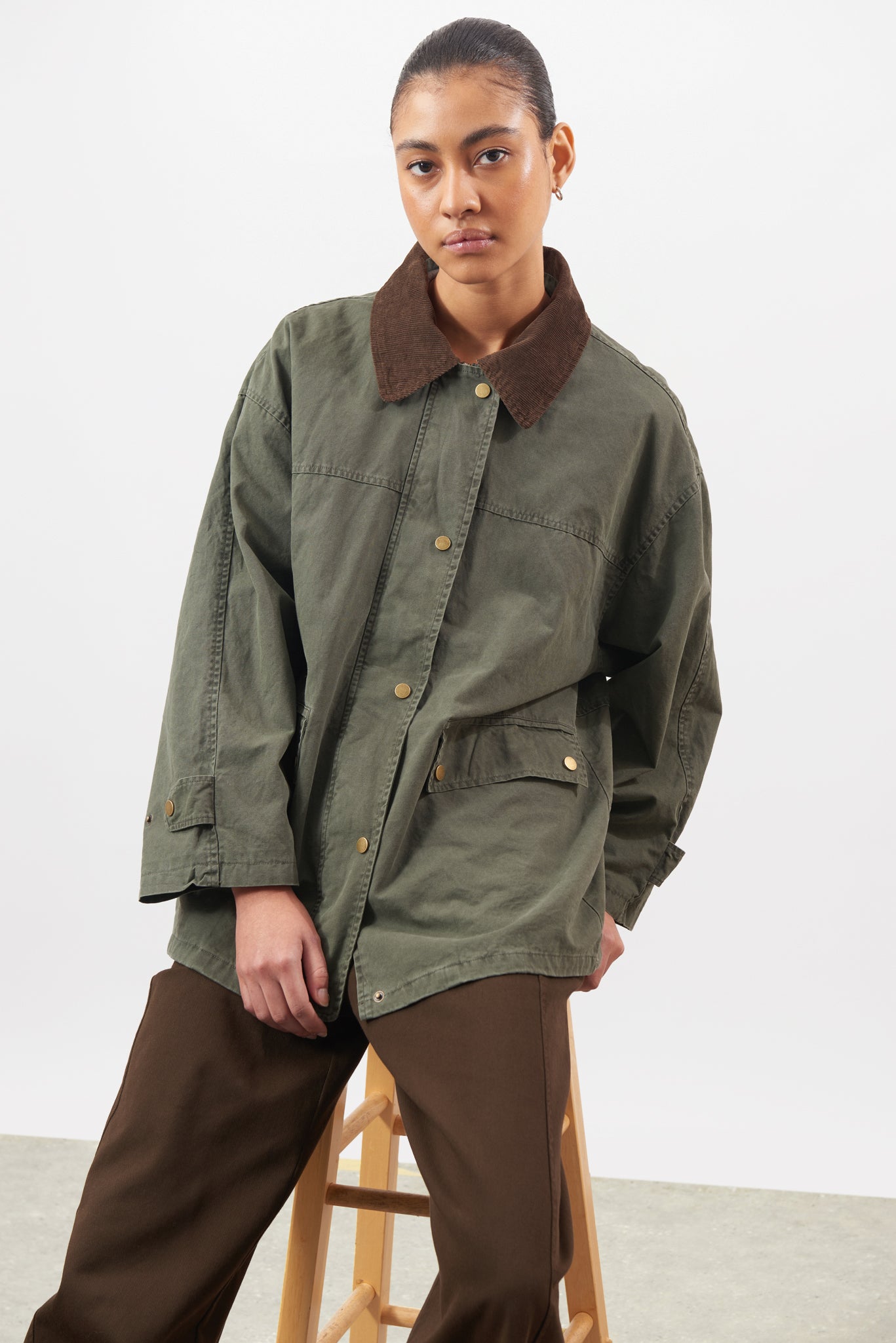 Khaki and brown contrast cord collar large pocket jacket_6