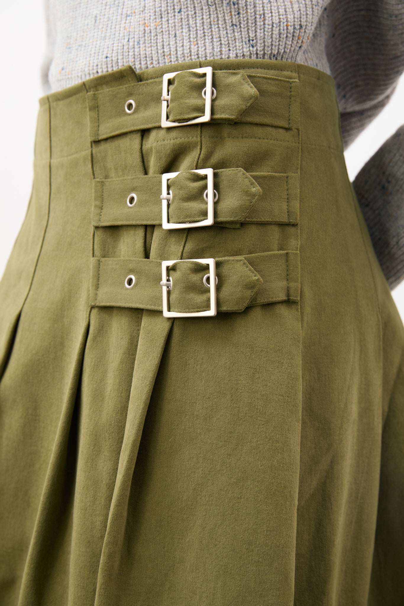 Khaki pleated triple buckle kilt midi skirt_3