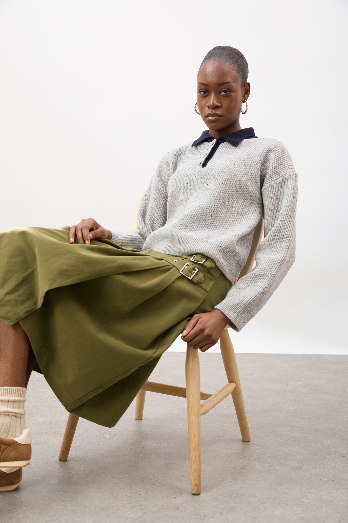 Khaki pleated triple buckle kilt midi skirt_5