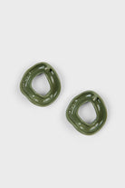 Khaki thick organic circle earrings_2