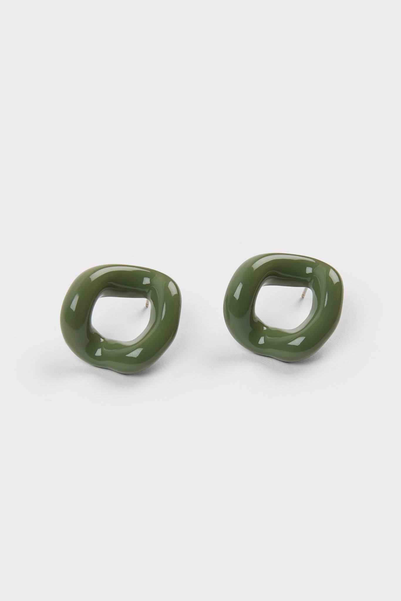 Khaki thick organic circle earrings_1