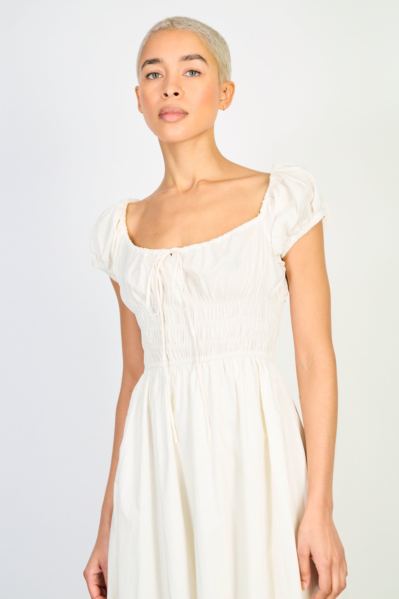 Light beige ruched sleeve cinch waist dress_3