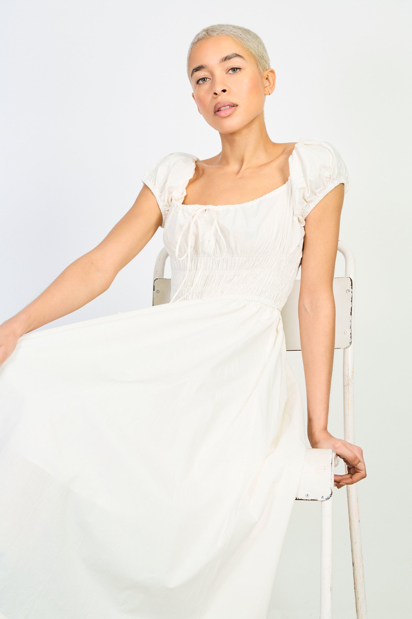 Light beige ruched sleeve cinch waist dress_5