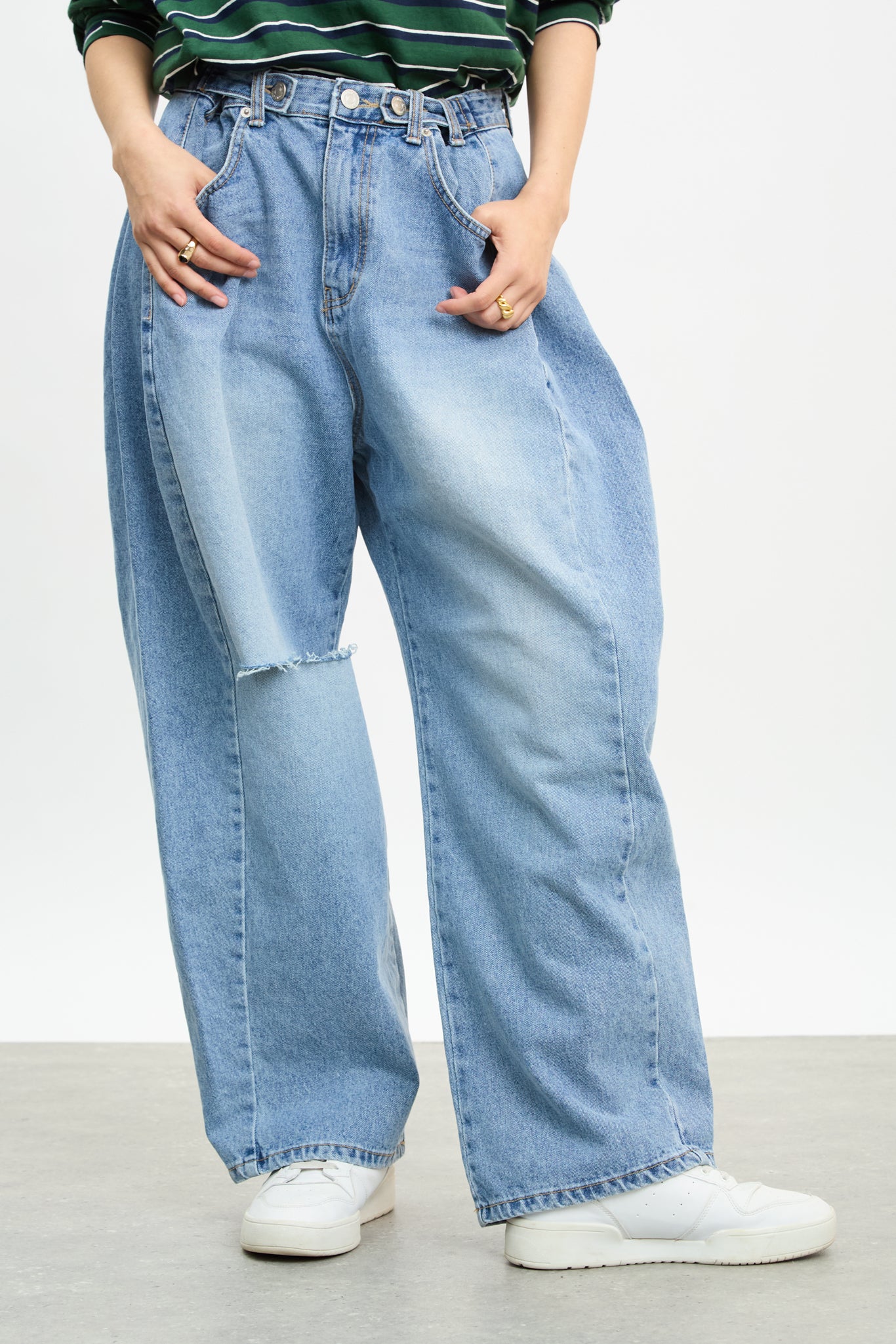 Light blue adjustable waist balloon jeans_1
