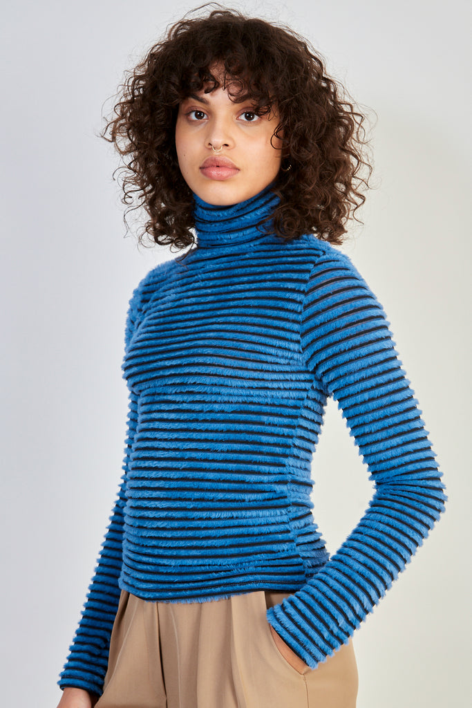Light blue fuzzy horizontal stripe turtleneck_1