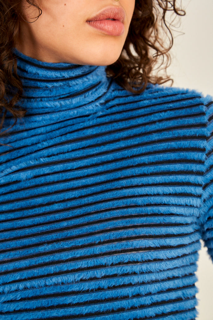 Light blue fuzzy horizontal stripe turtleneck_3