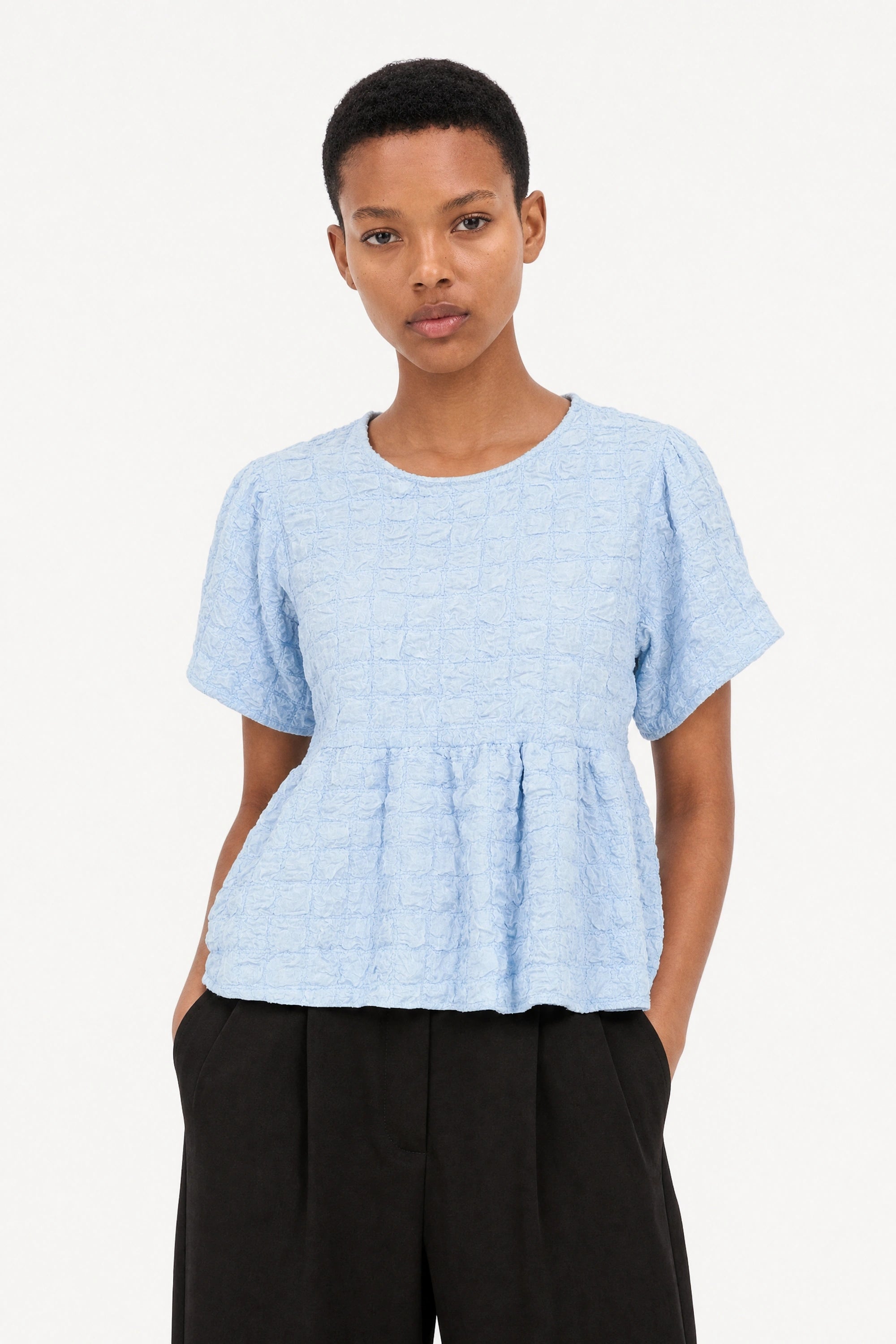 Light blue textured puff short sleeve tiered blouse_1