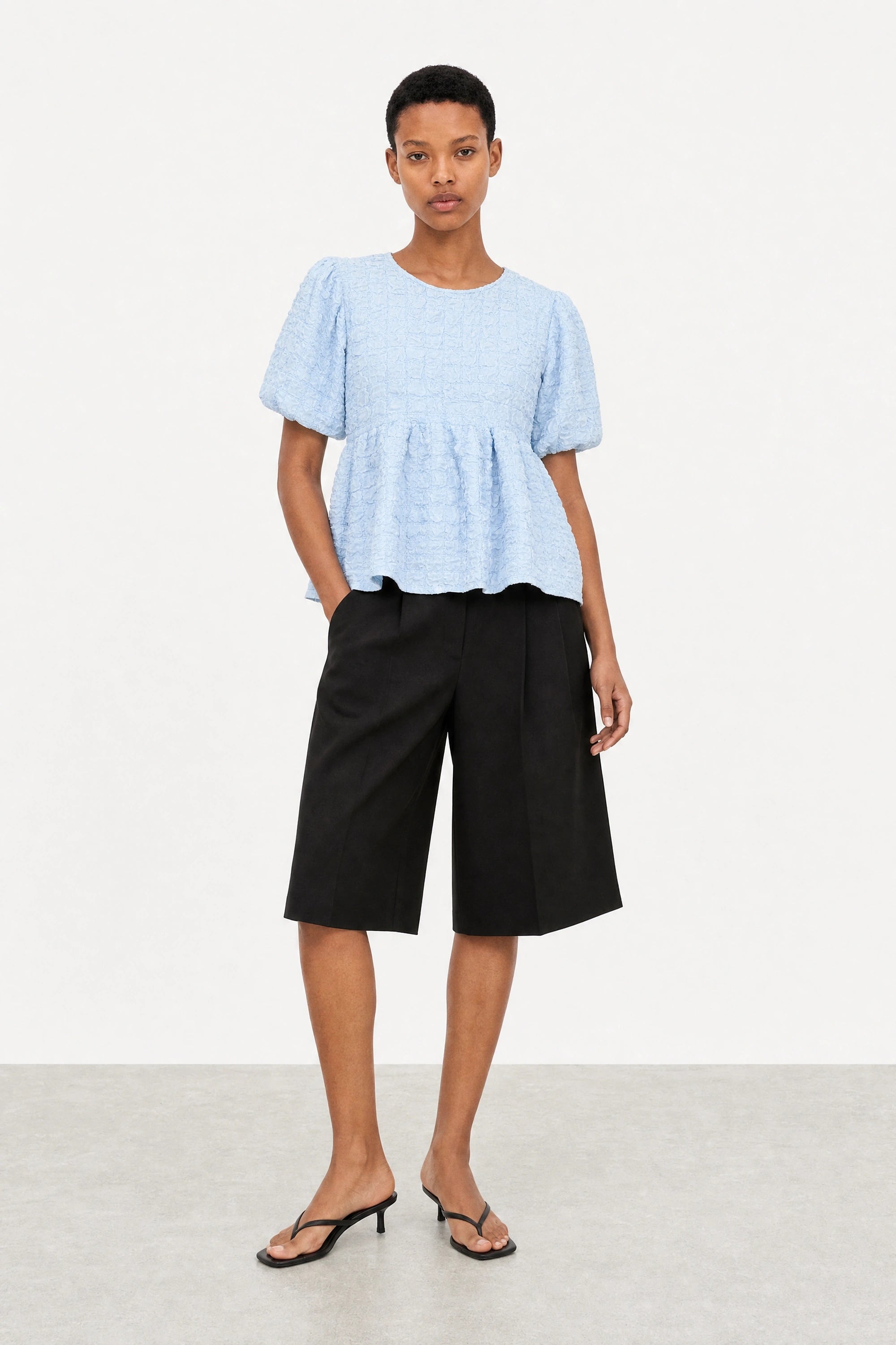 Light blue textured puff short sleeve tiered blouse_4