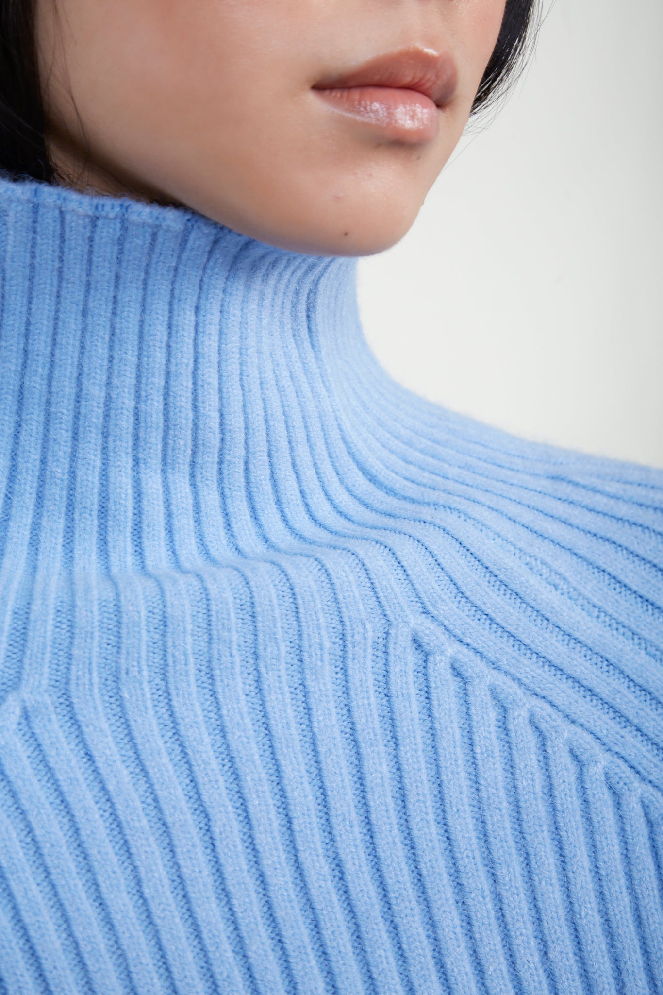 Light blue shaped thick rib turtleneck jumper_4