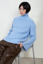 Light blue shaped thick rib turtleneck jumper_5
