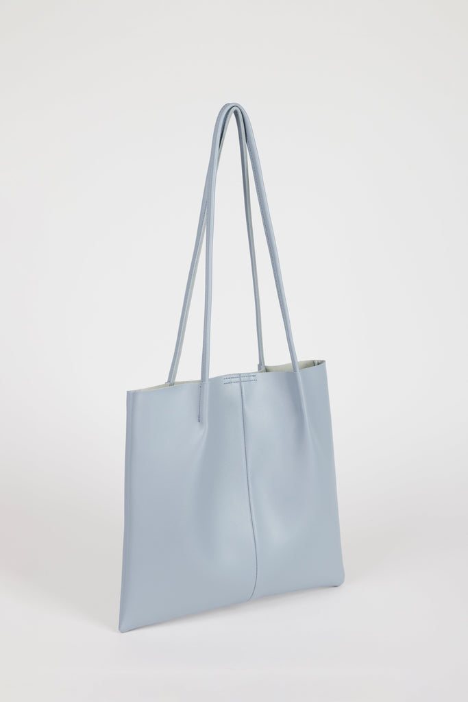 Light blue vegan leather pinched strap tote bag_2