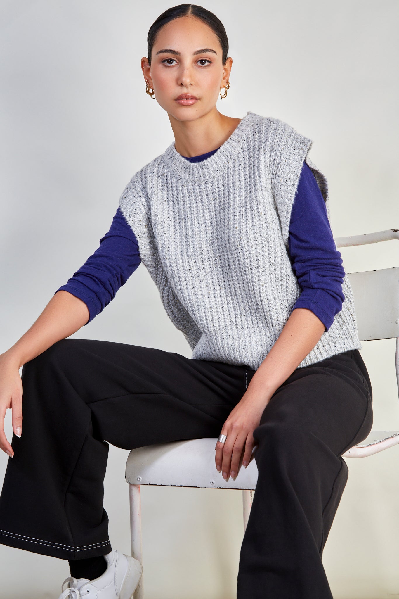 Light grey flecked ribbed sweater vest_5