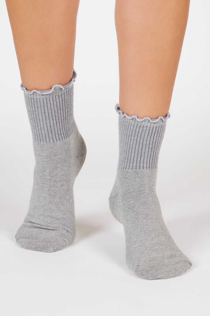 Light grey ruffle trim socks_3
