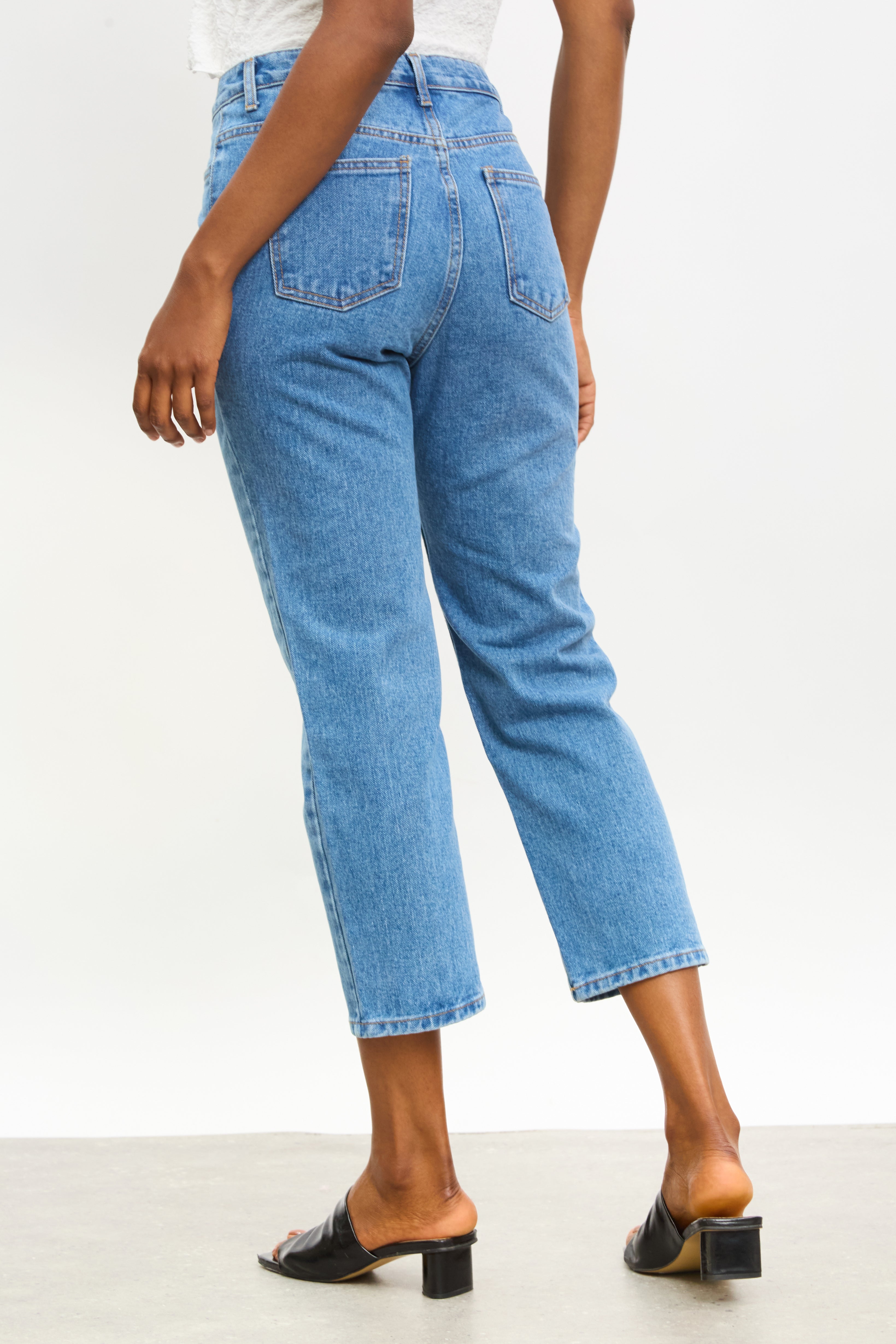 Mid blue straight leg capri jeans_2